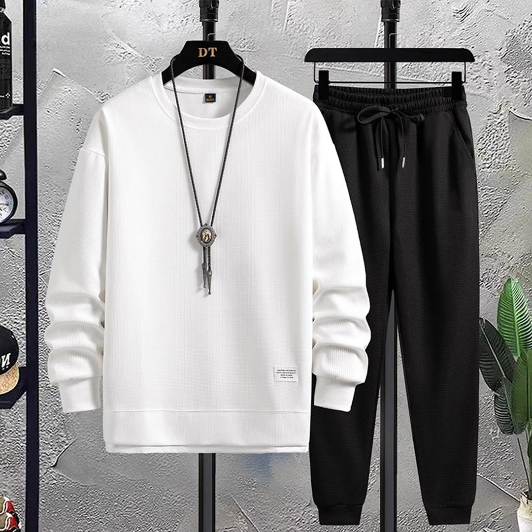 Joggingpak voor heren met beige trui en zwarte pants